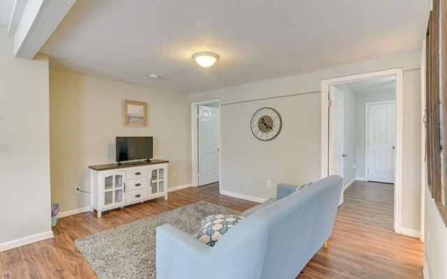 Walk to Beach: Cozy Unit in Galveston!