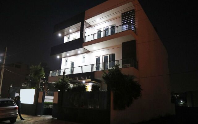 OYO Rooms Huda City Center Market District