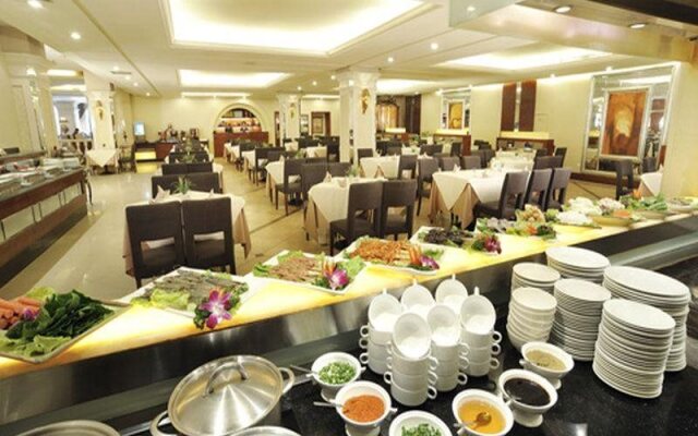 Yun-Ray Ambassador Hotel