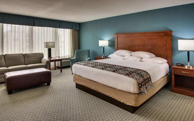 Sonesta Essential Houston Hobby Airport