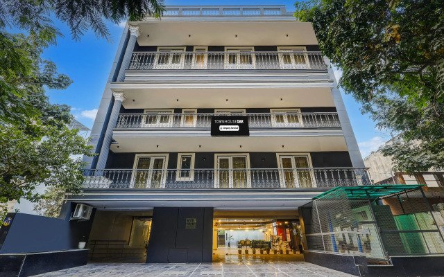 Super Townhouse Oak Udyog Vihar