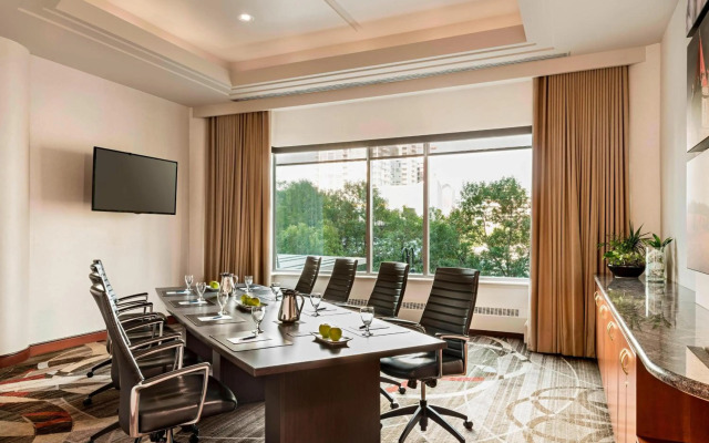 Sheraton Suites Calgary Eau Claire