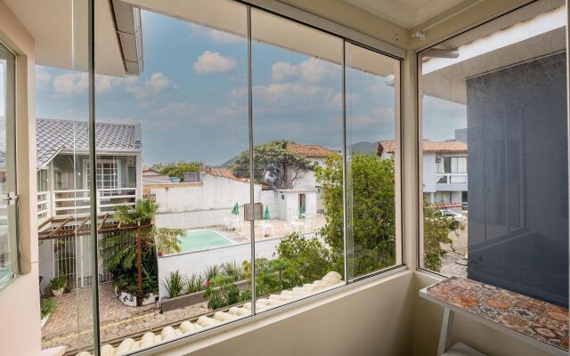 Linda casa de 2 andares c/churrasq RJG011