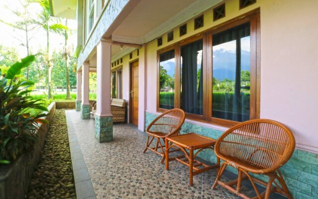 Villa Aries Biru