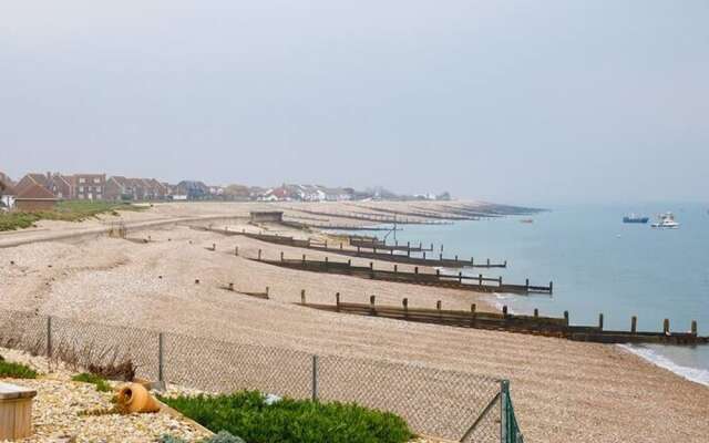 Lovely Selsey Apartment With sea Views Sleeps 4