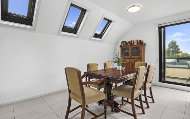 Comfortable 2 Bed Stay With Parking – Guest Rooms – Melbourne