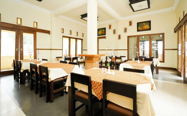 OYO 1080 Sm Bromo Hotel