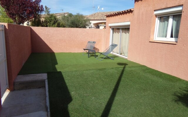 Villa With 4 Bedrooms in Florensac, With Enclosed Garden - 15 km From