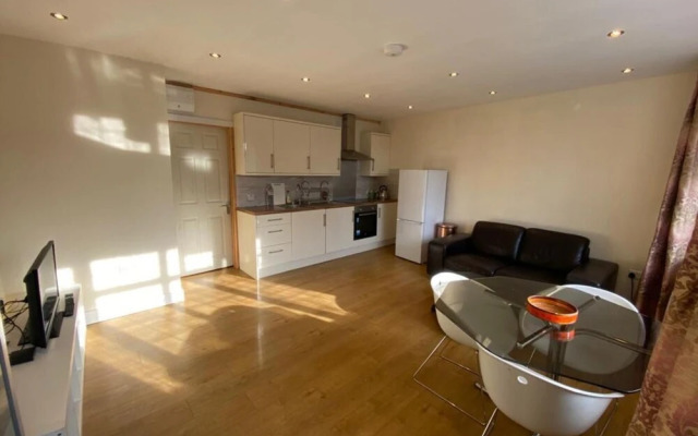 1-bed Unit 10 Minute Drive From Hellfire Caves