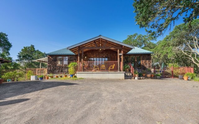 Healdsburg Home With Magnificent Vineyard View 2 Bedroom Home by Redawning