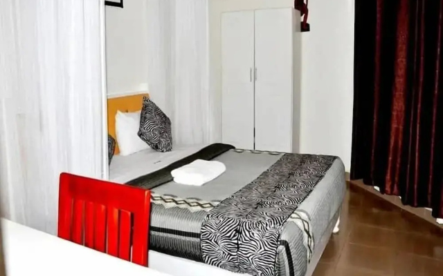 Lorycon Hotel