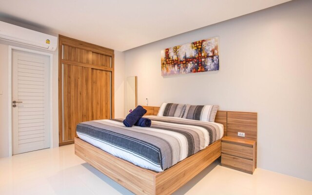 Elegant Designer 4BR Pool Villa Skylight