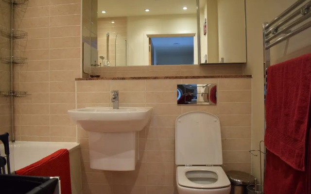 2 Bedroom Flat in North East London Sleeps 6