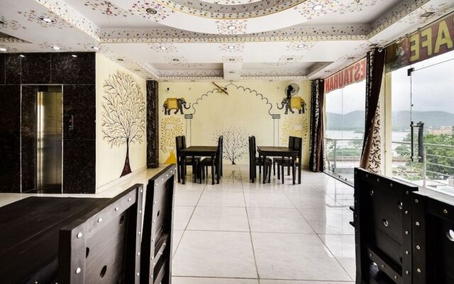 OYO 48665 Kesar Palace