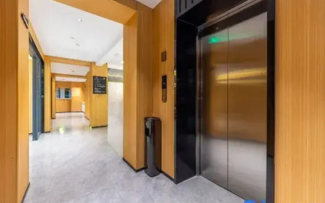 Taoyuan Crystal Hotel (Shambhala Cultural Square Branch