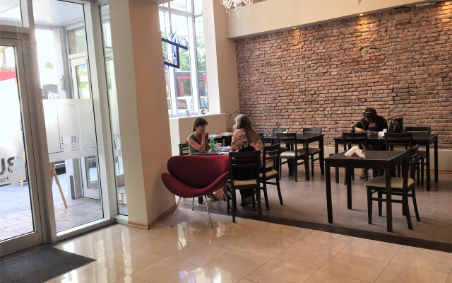 TH Bue Hotel