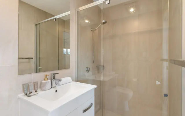 Close to Airport, Cafes, Train & Boondall Wetlands