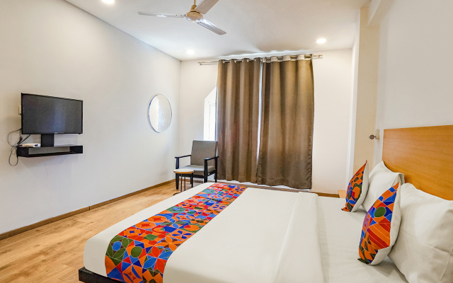 FabHotel Santosh Palace