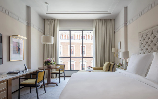 Отель Four Seasons Hotel Madrid
