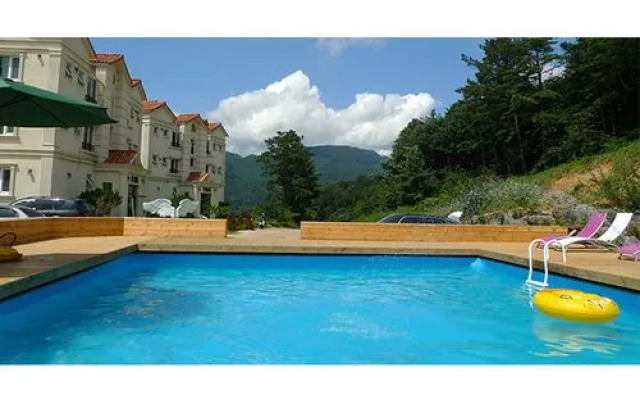 Nami Island Thira Pension