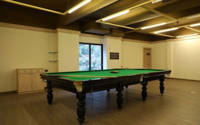 Neel's City Resort