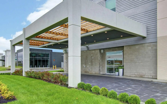Home2 Suites by Hilton Montreal Dorval