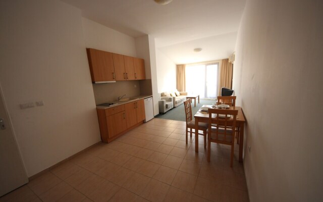 Menada Ravda Apartments