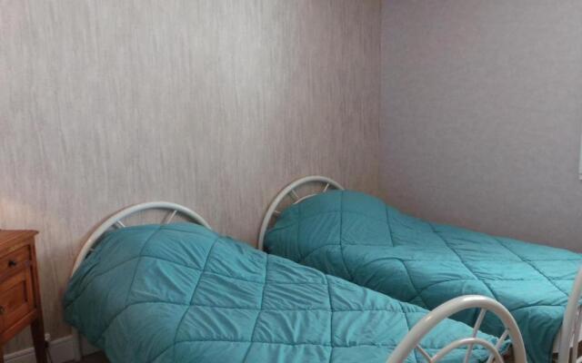 Gîte Creuzier-le-Neuf, 4 pièces, 6 personnes - FR-1-489-76