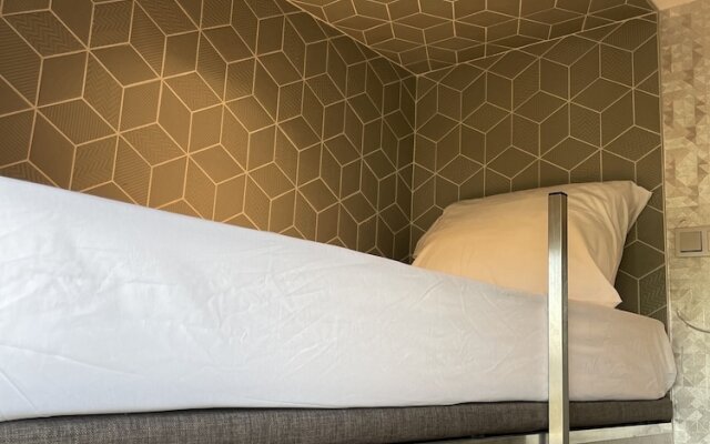Diamond Capsule Hotel Amsterdam South