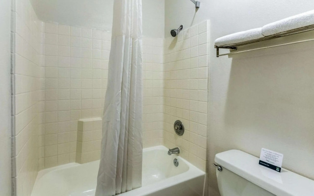 Quality Inn Fresno Near University