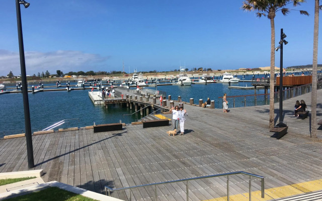 Shellharbour Beach Cottage - walk onto Patrolled beach with flags in summer