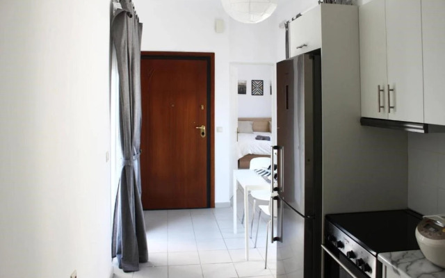 Bright studio on the 4th floor • Next to Gkazi