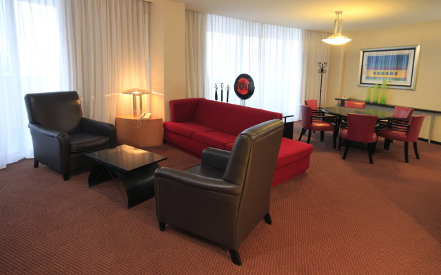 Holiday Inn Monterrey - Parque Fundidora by IHG