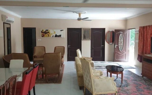 4 Bedroom Bungalow With Private Pool