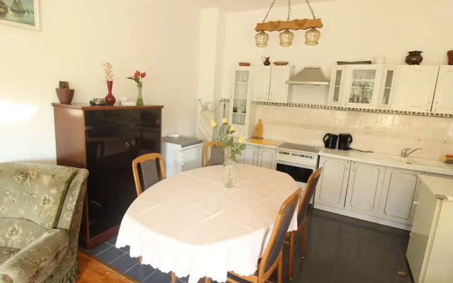 Simplistic Apartment in Starigrad near Sea