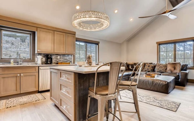 Expedition Station #8636 by Book by Owner