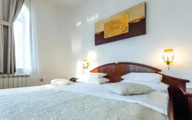 Garni Hotel Royal Crown