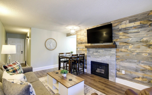 Gatlinburg Condo w/ Smoky Mtn Views: Walk to Dwtn!