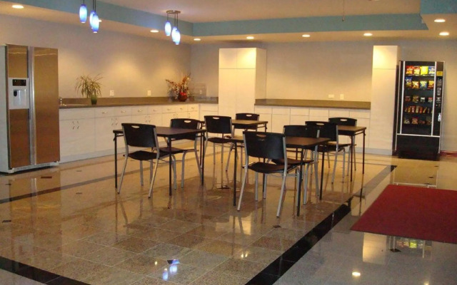 O'Hare Inn & Suites