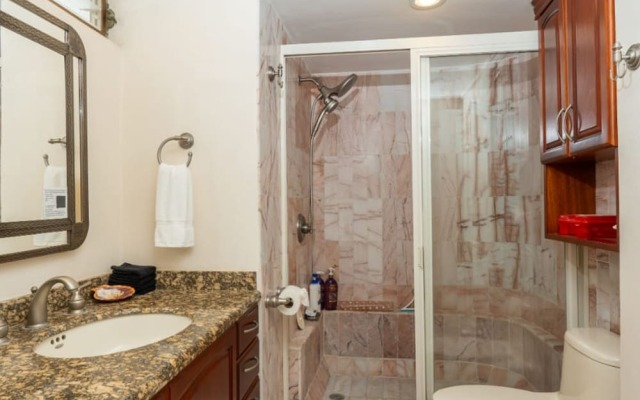 Ocean Front Penthouse Pool Sleeps 8 People