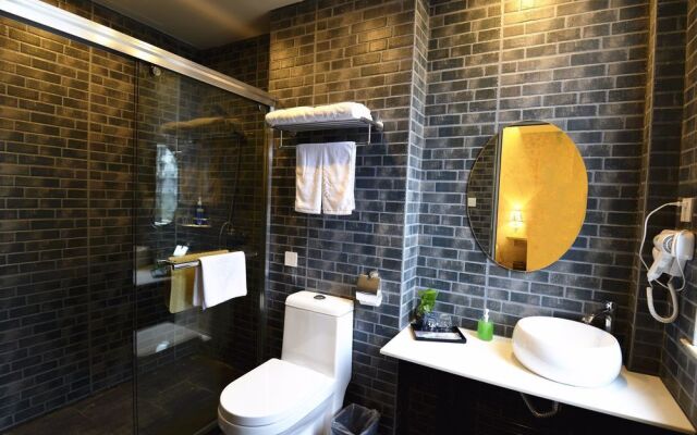 Zhonghao Cheng Shi Lin She