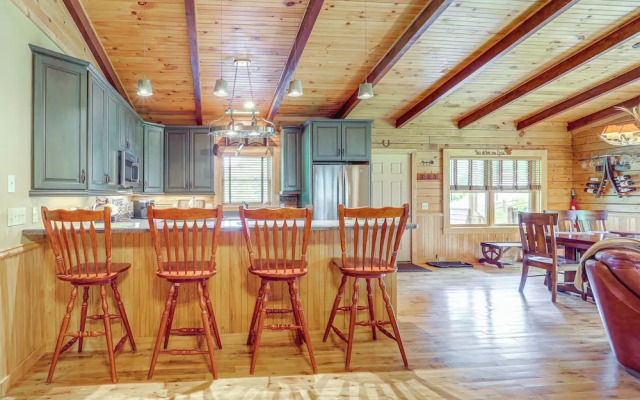 4 Mi to Grandfather Mountain: Cabin in Newland!