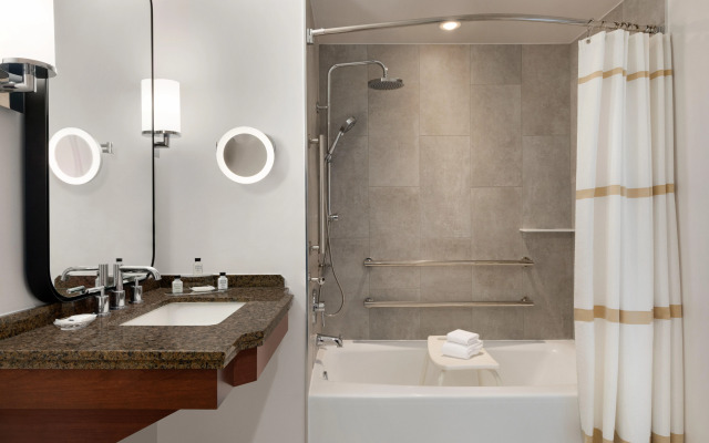 Crowne Plaza College Park - Washington DC by IHG