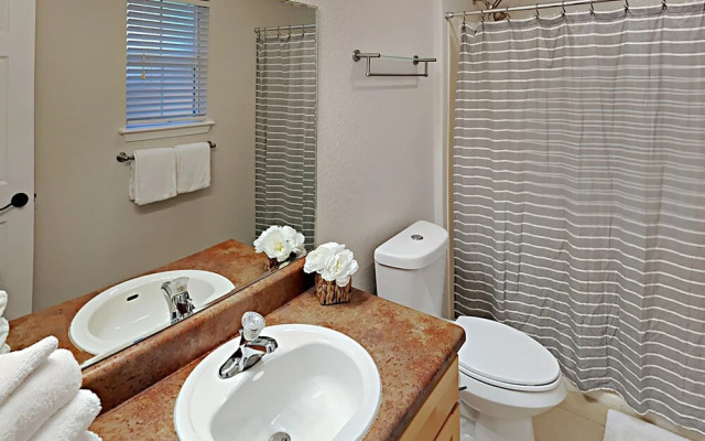 Cozy East Hill Getaway