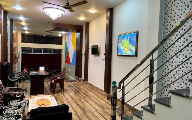 Goroomgo Four Season Guest House Varanasi