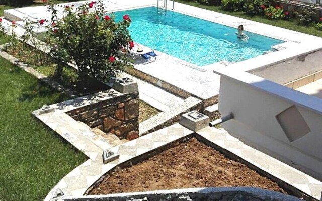 Dimitris Vasos Villa With Sea And Mountain View