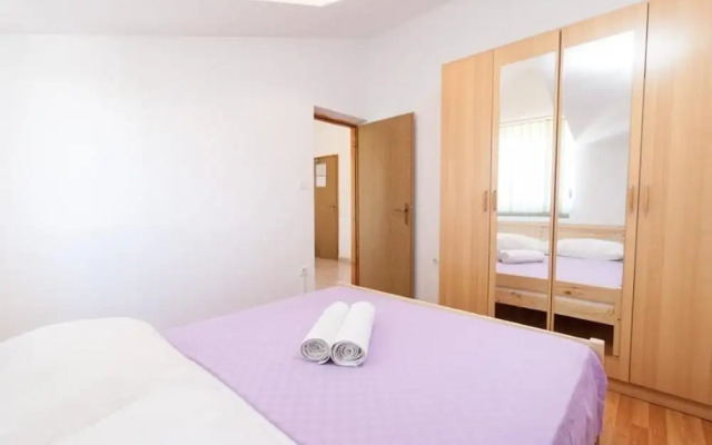 Vik - 250 m From Beach - A2