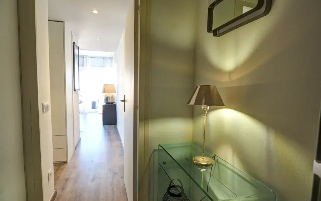 Chic Sea View Apartment