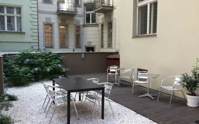 Stylish Modern Apartment in Malastrana