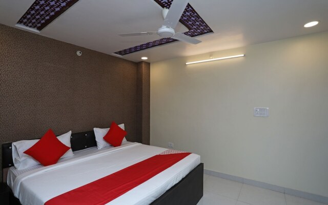 OYO 22697 Richa Grand Inn